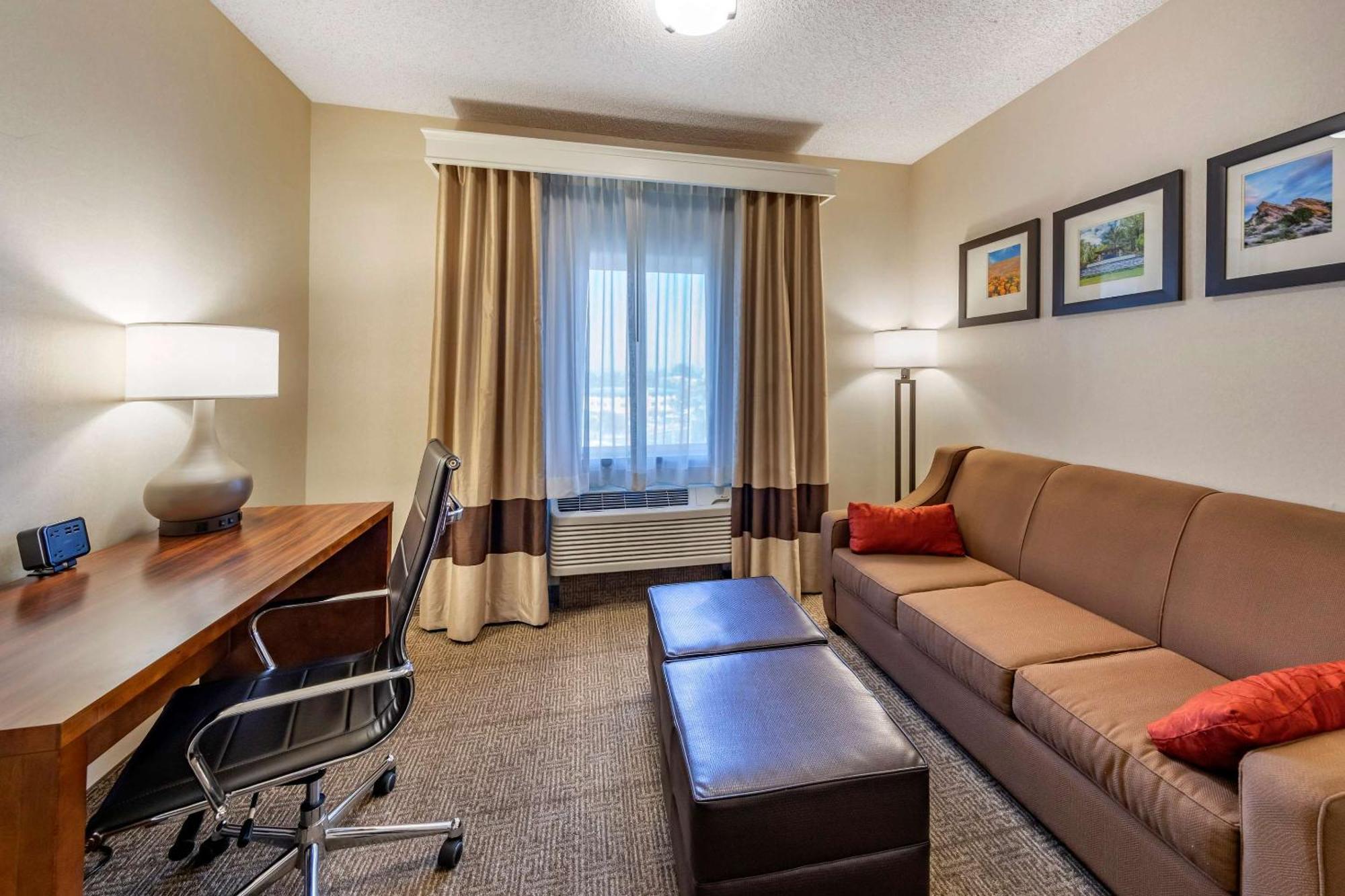 Comfort Suites Near Six Flags Magic Mountain Stevenson Ranch Екстериор снимка